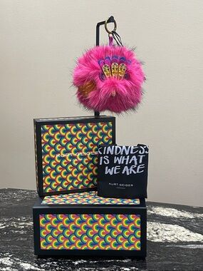 Kurt Geiger 💖Faux Fur Pom Pom Keyring